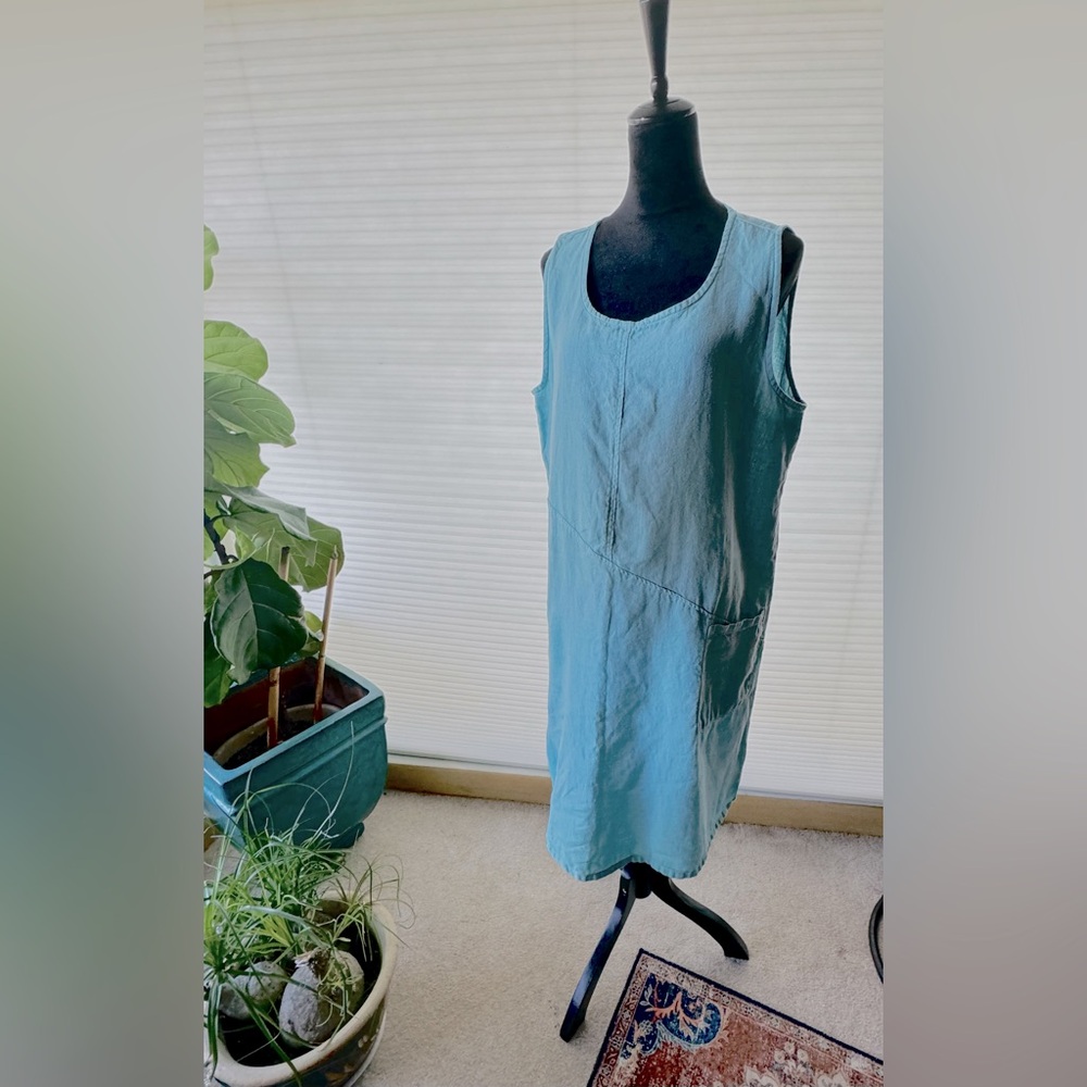 Cut Loose Sleeveless Linen Dress